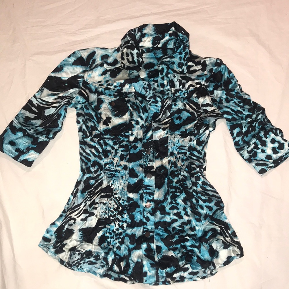 Fitted silk shirt printed wmetal snaps 1/2 sleeves